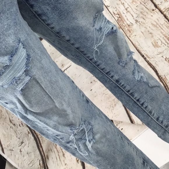 Maurice 4 Short High Rise Light Destructed Step Raw Hem Light Wash NEW - Picture 5 of 6